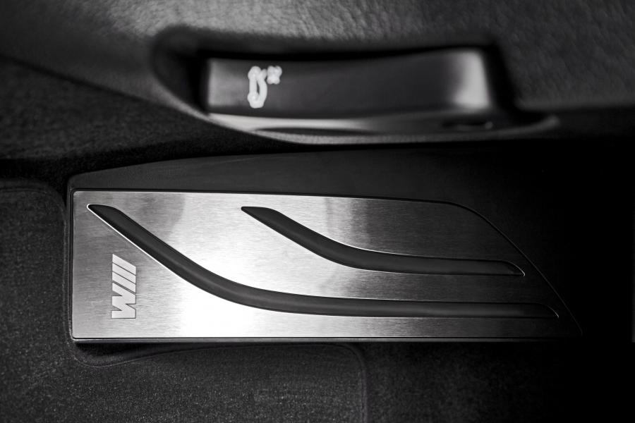 Детали интерьера BMW M240i xDrive Coupe 2017 года  (WW) (фото 99 из 116)